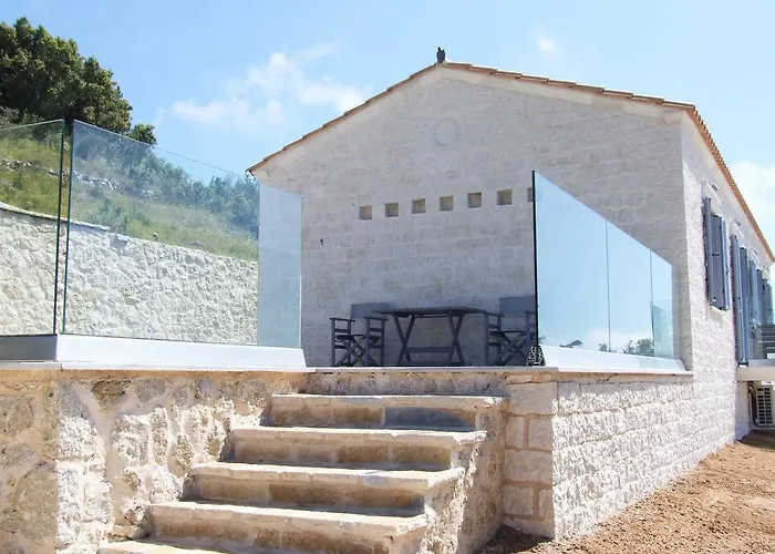 Kampaki Stone * Áyios Nikítas