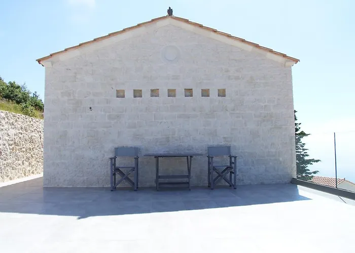 Kampaki Stone Áyios Nikítas