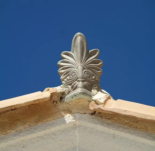 Kampaki Stone Villa *