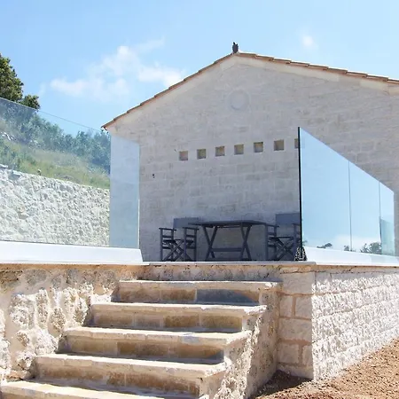 Kampaki Stone * Áyios Nikítas