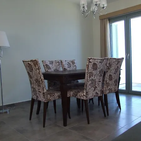 Kampaki Stone Villa *