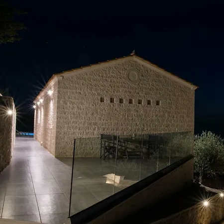 Kampaki Stone Villa