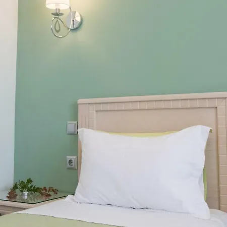 Kampaki Stone * Áyios Nikítas