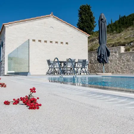 Kampaki Stone Villa *