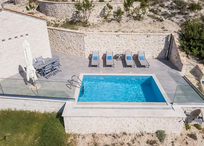 Kampaki Stone * Agios Nikitas